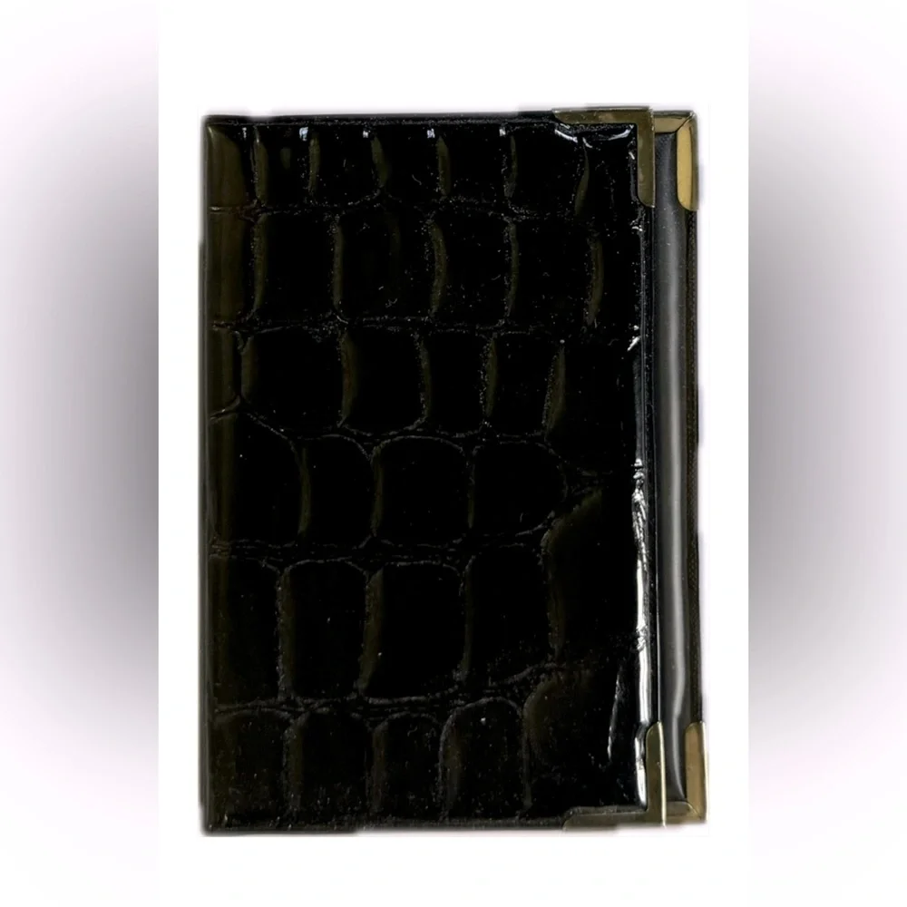 😎 NWOT Vintage patent black credit card case with protective metal edges